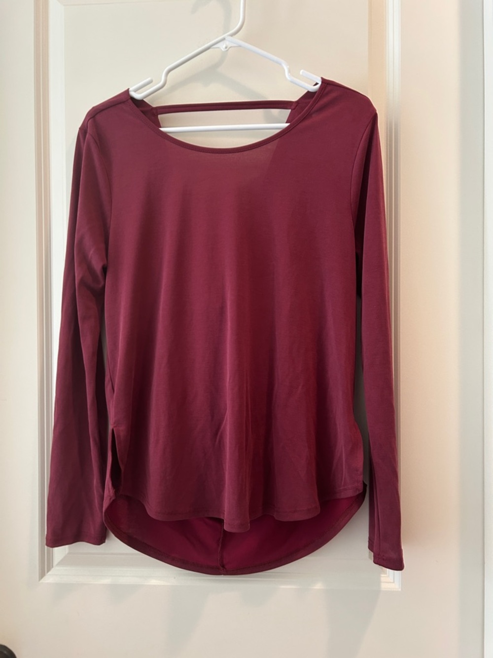 Alya drape deep back Long Sleeve Scoop Hi/Lo hem Top stretchy in Burgundy size M